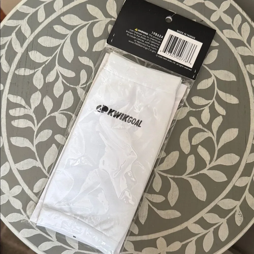 KwikGoal White Compression Shinguard Sleeves One Pair NWT